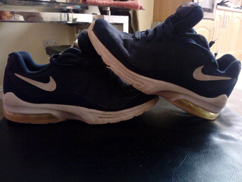 boys nike trainers size 4
